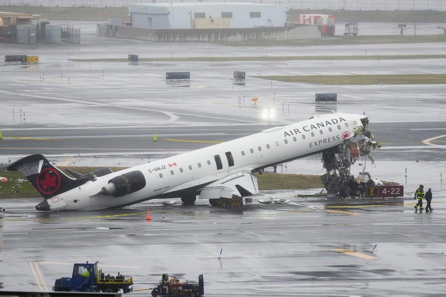 Jet collides with fire truck at New York’s LaGuardia Airport. 2 pilots killed