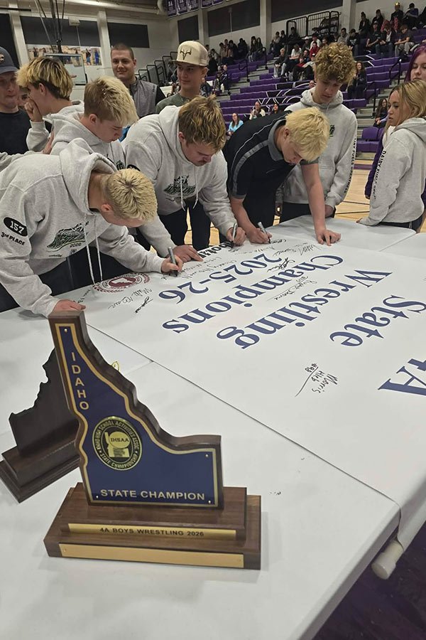 Snake River High celebrates state champion boys wrestlers