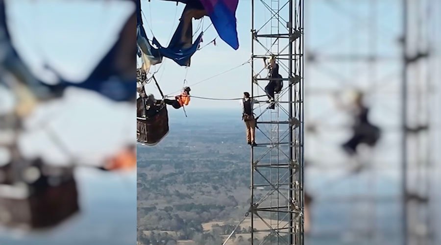 You have to see this! Dramatic video shows two people rescued from tangled hot air balloon over 900 feet in the air