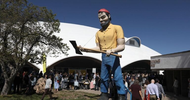 Massive and made of fiberglass, Muffler Men are a Route 66 classic â and they're multiplying