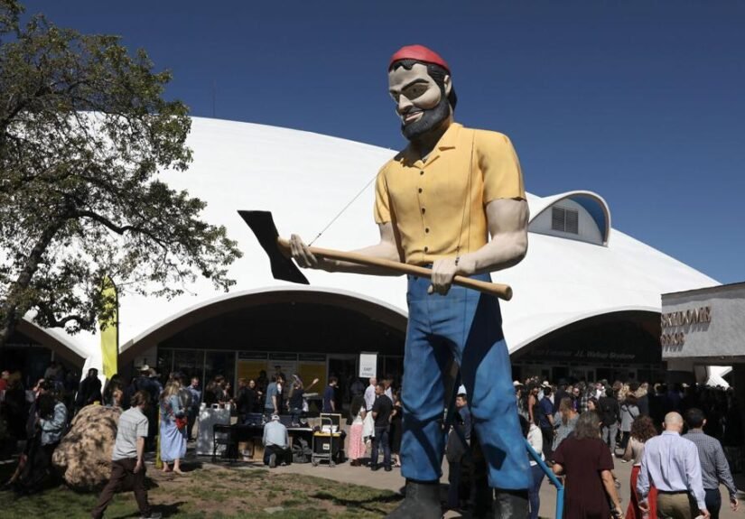 Massive and made of fiberglass, Muffler Men are a Route 66 classic â and they're multiplying
